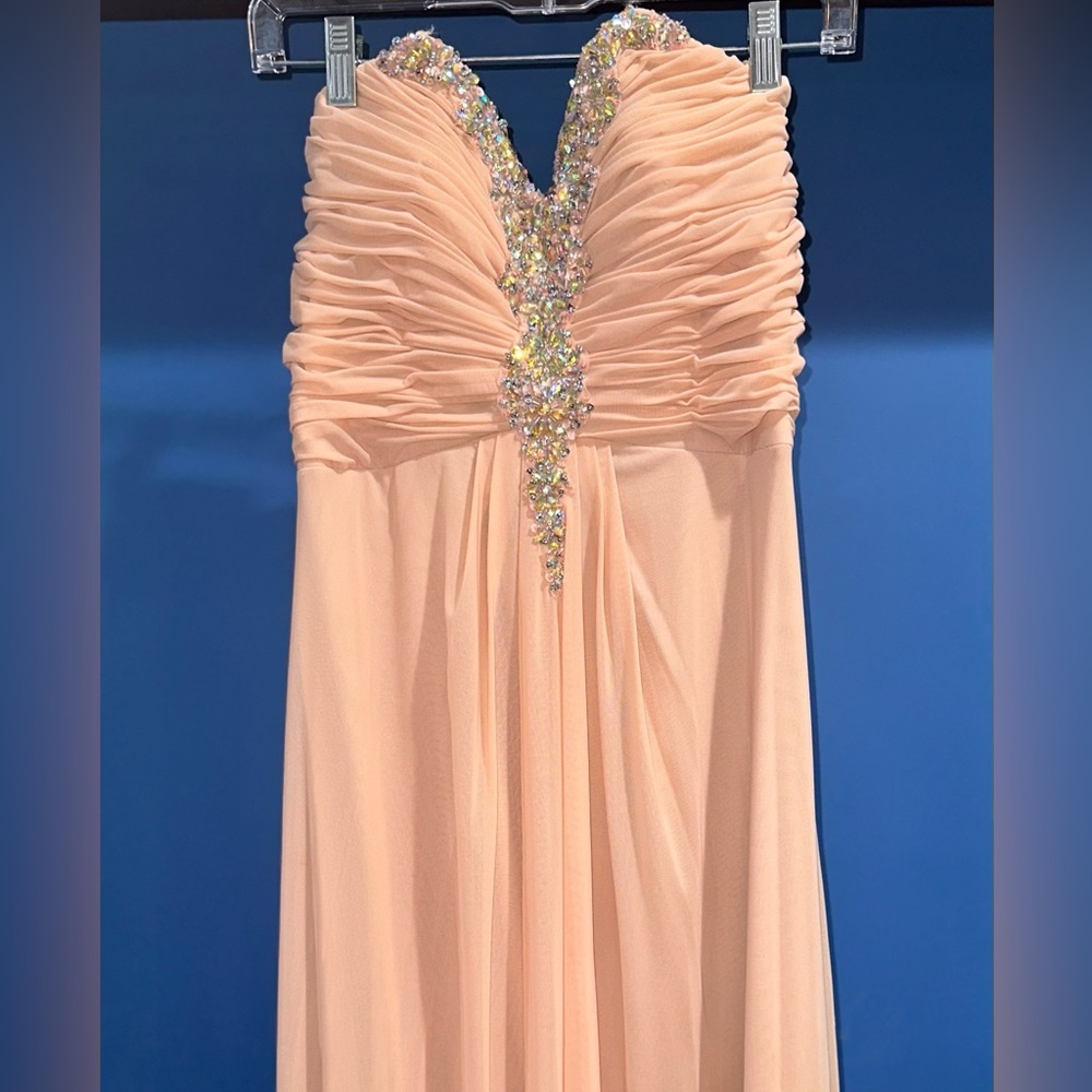 Strapless gown size 6- champagne color